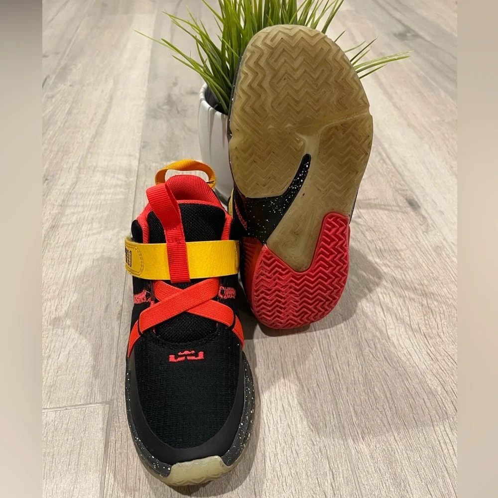 Boy’s Nike LeBron James Witness VII - Picture 5 of 6
